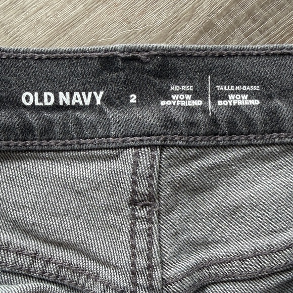 Old Navy Mid-Rise Wow Boyfriend Straight Jeans - Picture 11 of 13